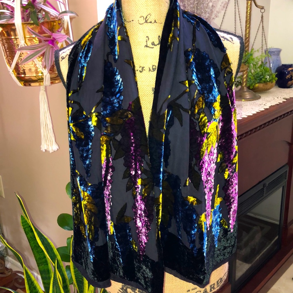 Exclusively for Metropolitan Museum of Art 51 x 15 Silk Shawl Scarf